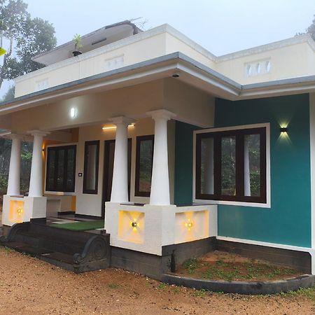 Alpine Aura Villa Vagamon Bagian luar foto